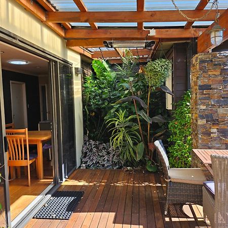 Heta Road B&B New Plymouth Bagian luar foto