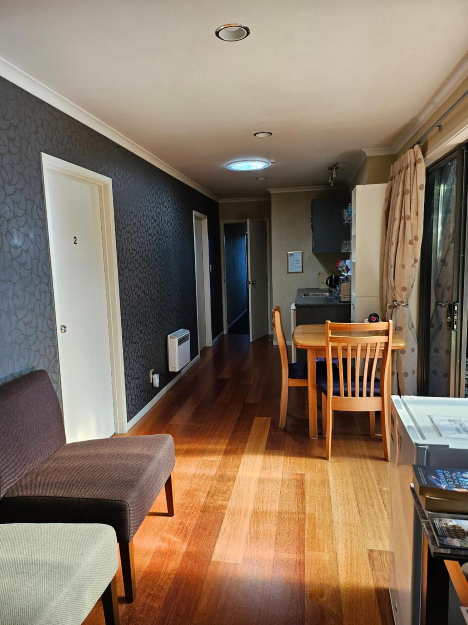 Heta Road B&B New Plymouth Bagian luar foto