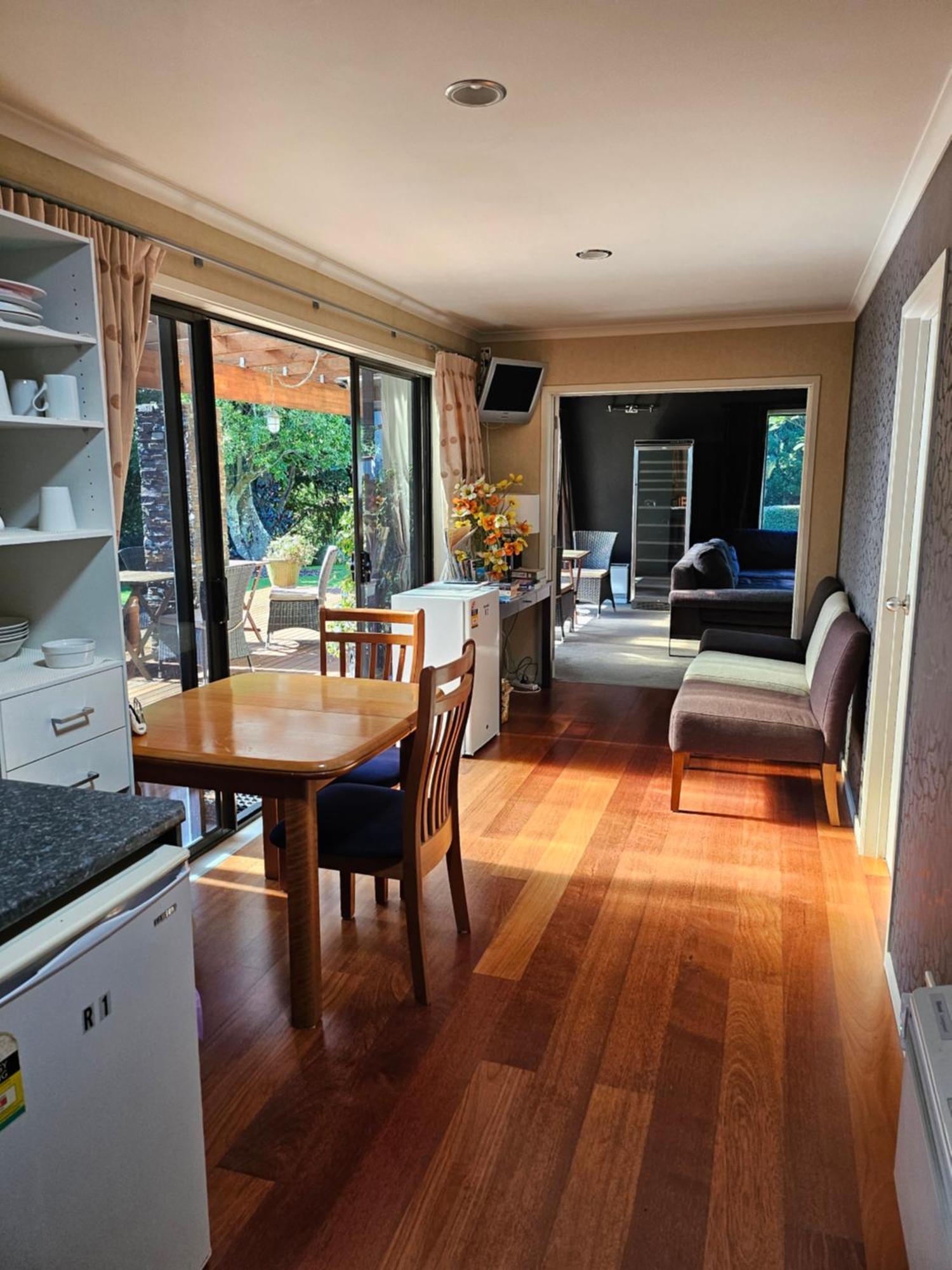 Heta Road B&B New Plymouth Bagian luar foto