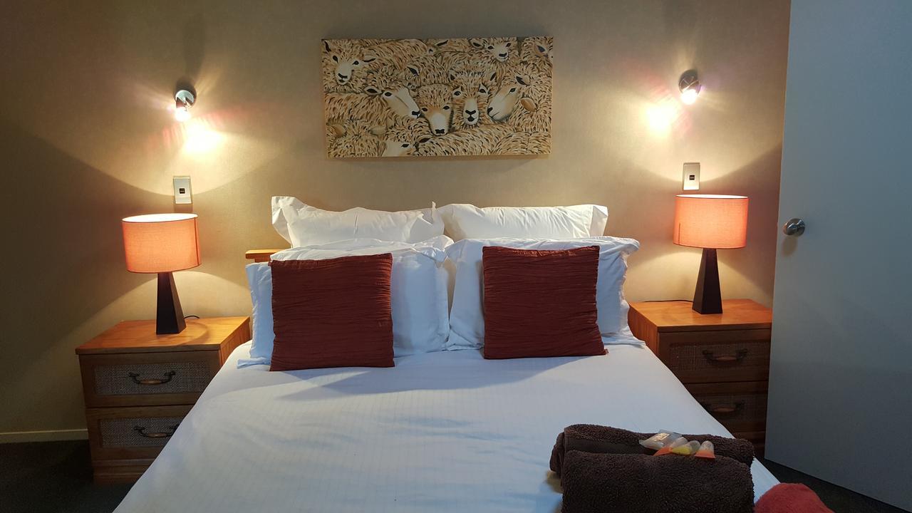 Heta Road B&B New Plymouth Bagian luar foto