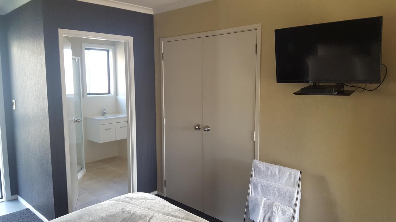 Heta Road B&B New Plymouth Bagian luar foto