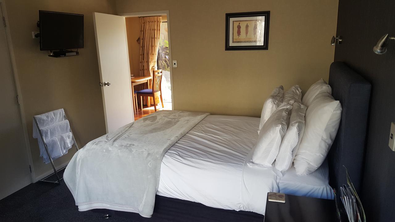Heta Road B&B New Plymouth Bagian luar foto