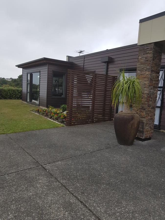Heta Road B&B New Plymouth Bagian luar foto