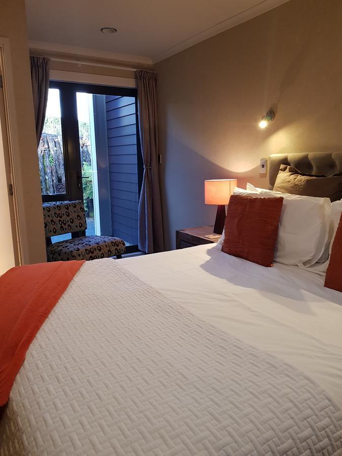Heta Road B&B New Plymouth Bagian luar foto