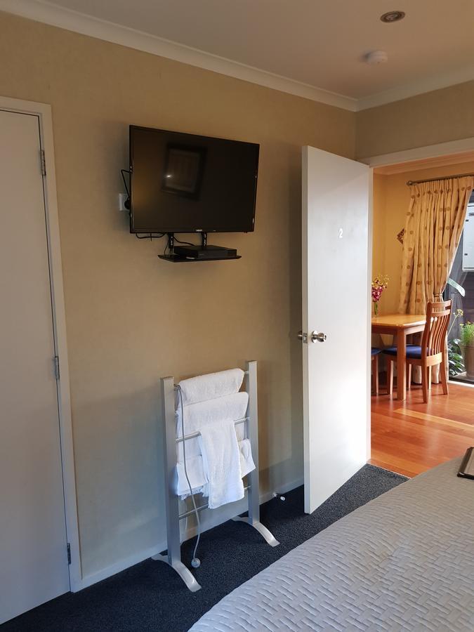 Heta Road B&B New Plymouth Bagian luar foto