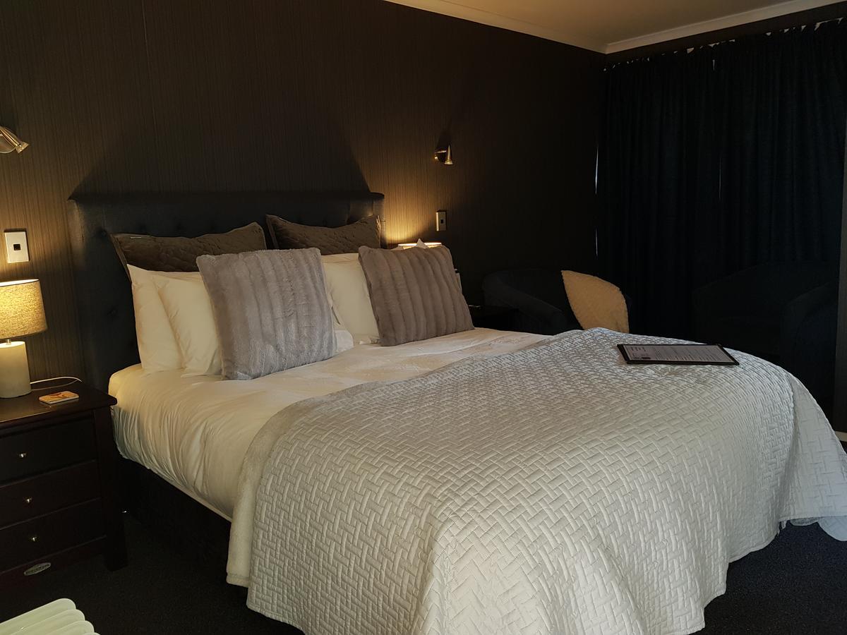 Heta Road B&B New Plymouth Bagian luar foto