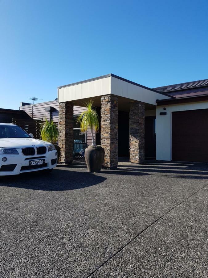 Heta Road B&B New Plymouth Bagian luar foto